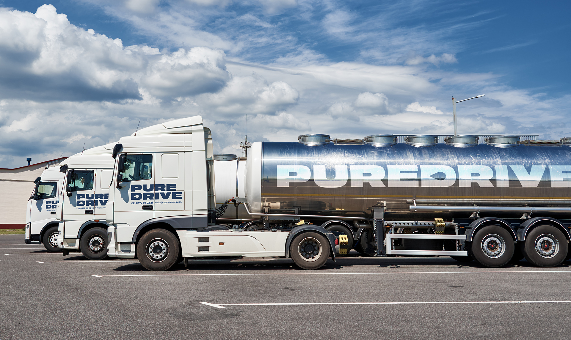 Брендована вантажівка PureDrive з цистерною